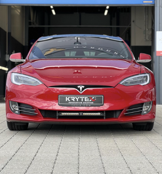 Tesla Model S detaljert hos Shine AS
